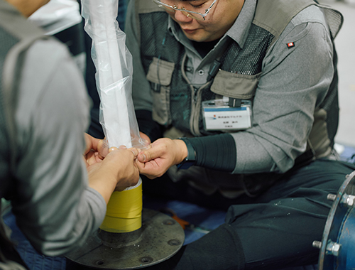 排水管に孔（あな）がある場合でも実用に耐えうる塗膜を形成する技術